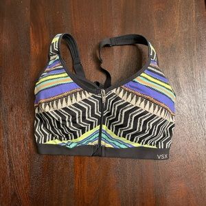 32DD Victoria’s Secret sports bra